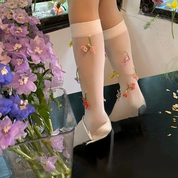 Čarape s privjescima i cvjetnim uzorkom za lijepa djevojka, čvrste čarape s privjescima i cvjetnim uzorkom, kontrastne čarape sa živim голенями